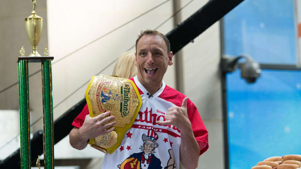 joey-chestnut-chicken-wings.jpg